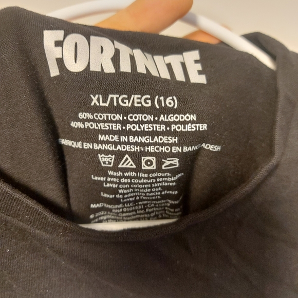 All for $20 - Lot of 4 video game t-shirts mario kart ds pokemon Sonic - Picture 6 of 8